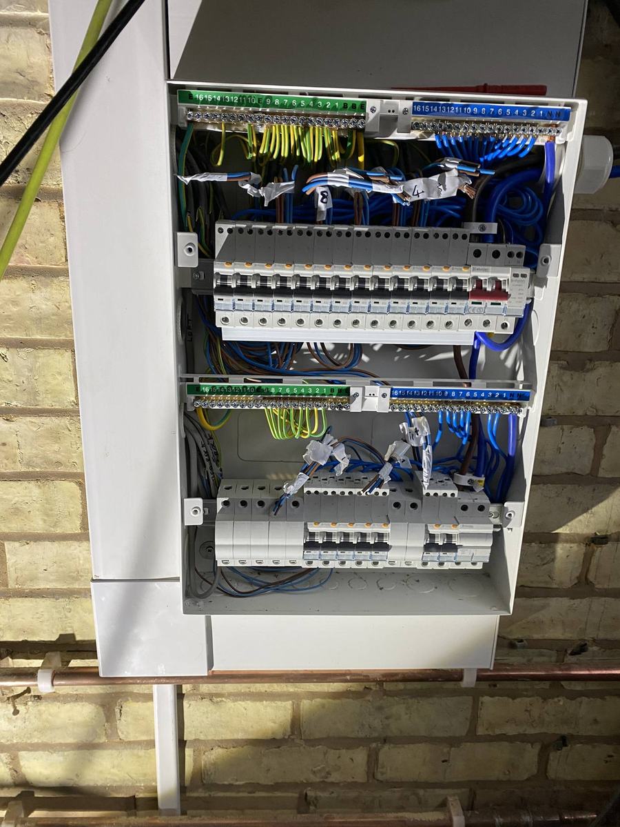 Consumer unit wiring detail