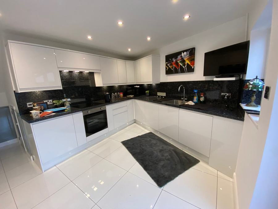 Kitchen lighting installation