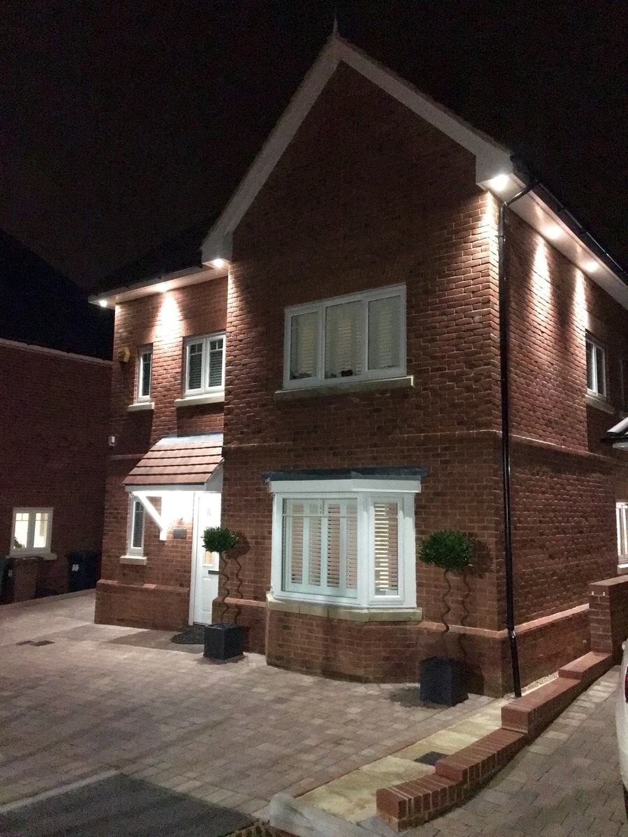 Outdoor house lighting installation